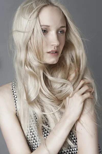 Girl with  healthy long hair — Stock Photo, Image