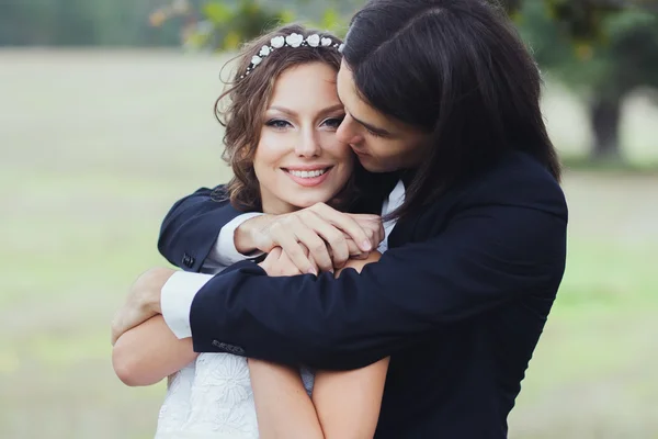Ślub młodej pary — Zdjęcie stockowe