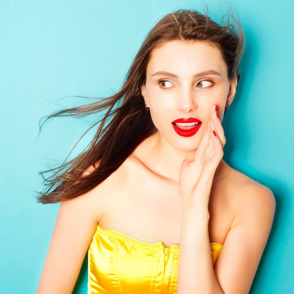 Expressieve portret van een mooie vrouw — Stockfoto