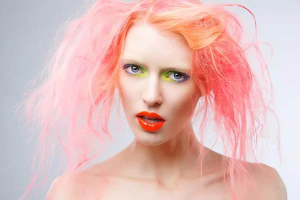 Model with bright  makeup and  pink hair — Stock Photo, Image