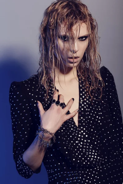 Girl rocker with wet hair — Stock Photo, Image