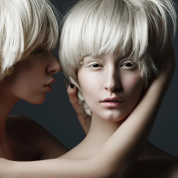 Girls with fashion make up and white wigs — Stock fotografie