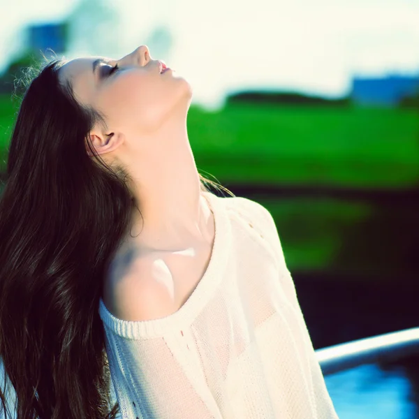 Brunette woman with long hair — Stock Photo, Image