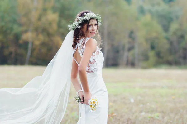 Young  bride in wreath — Stock Photo, Image