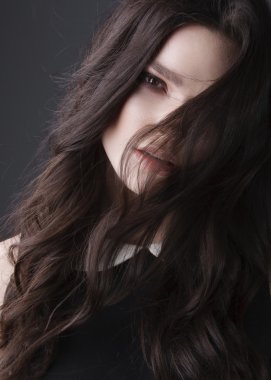 güzel esmer kadının yüzü