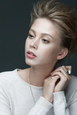 güzel bir kadın yüzü