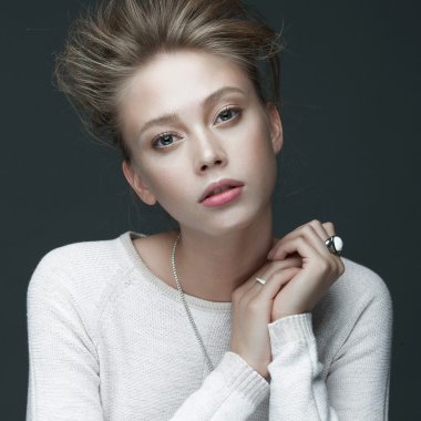 güzel bir kadın yüzü