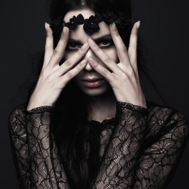 güzel esmer kadının yüzü