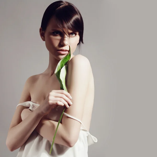 Young brunette woman — Stock Photo, Image