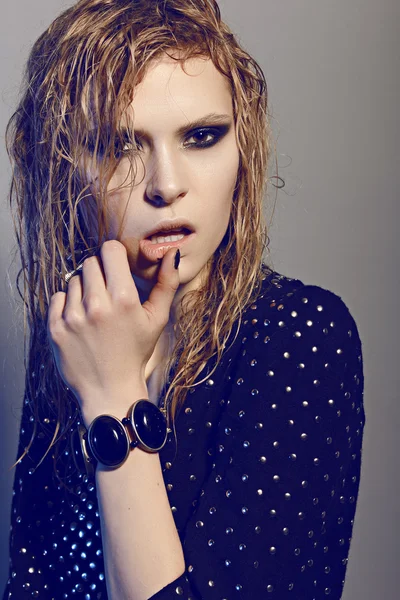 Girl rocker with wet hair — Stock Photo, Image