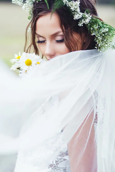 Young  bride in wreath — Stock Photo, Image