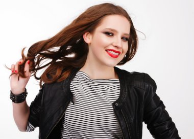 rock tarzı parlak makyaj ile kız