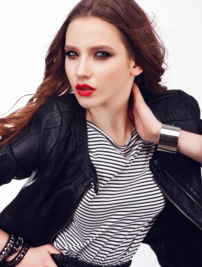 rock tarzı parlak makyaj ile kız