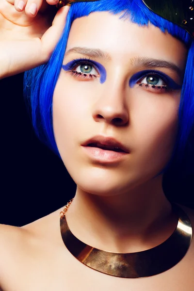 Όμορφο κορίτσι με μπλε μαλλιά — Φωτογραφία Αρχείου