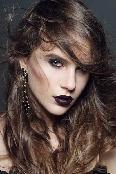 Gotik stili ile kız makyaj