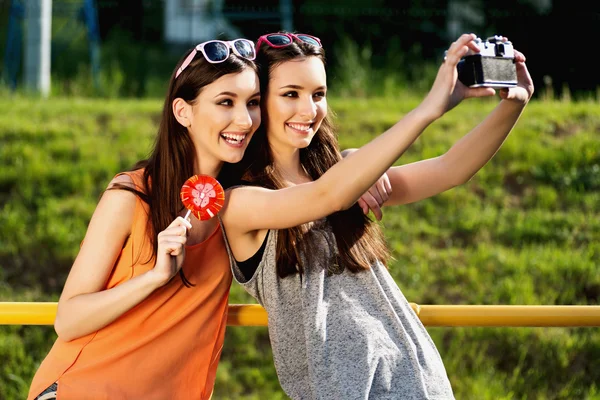 Young girls making selfie on old camera — Stock Photo, Image