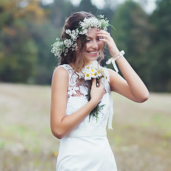 Young  bride in wreath — Stock Photo, Image