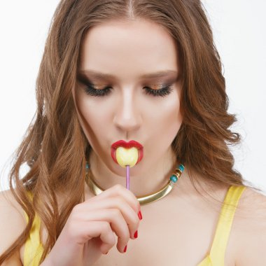 parlak makyaj şeker yemek kadınla