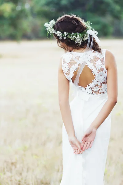 Young  bride in wreath — Stock Photo, Image