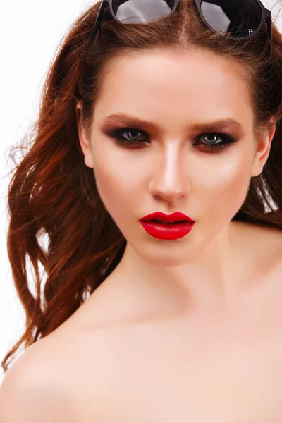Stijlvolle vrouw met professionele make-up — Stockfoto
