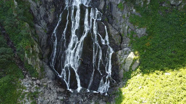 Der Große Wasserfall Fließt Vom Berg Herab Wasserfall Mit Sehr — Stockfoto