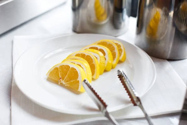 otelde kahvaltı çaya limon