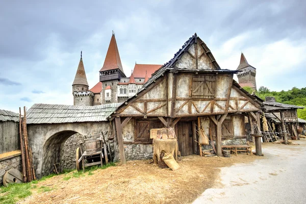 Maison médiévale devant le château — Photo