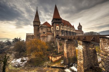 corvinesti Kalesi, Romanya
