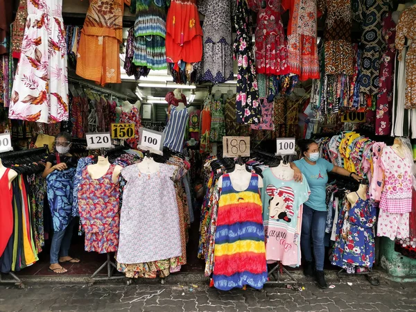フィリピン マニラのディヴィソリア 2020年10月 流行の婦人服を販売するレクト アベニュー沿いの地元の店 — ストック写真