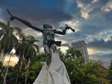 Malate, Manila, Filipinler - Ekim 2020: Raca Sulayman 'ın heykeli, Manila Körfezi yakınlarındaki Raca Sulayman Parkı' nın ana simgesi..