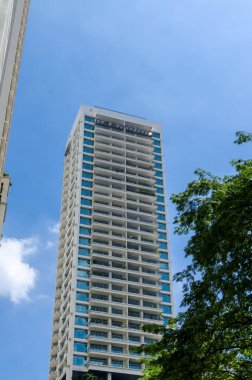 Makati, Metro Manila, Filipinler - Ekim 2020: Makati CBD 'nin bir parçası olan Salcedo Köyü' nde lüks bir apartman dairesi.