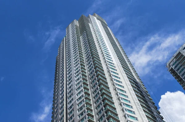 菲律宾马尼拉市区Makati 2020年10月 Glorietta附近一座高耸的公寓 在菲律宾的奢侈生活 — 图库照片