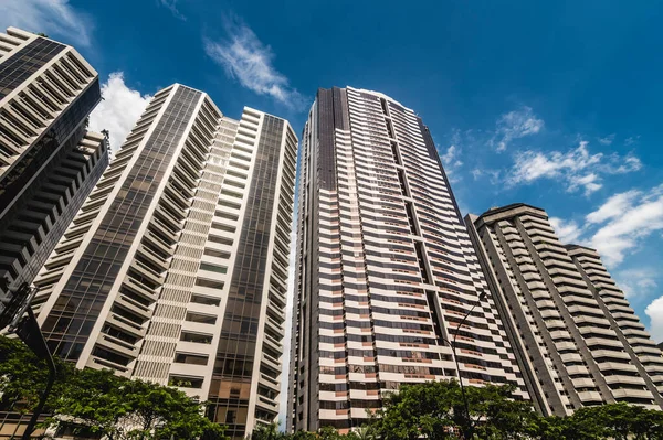 Makati Metro Manila Filipinas Oct 2020 Una Fila Prestigiosos Condominios — Foto de Stock