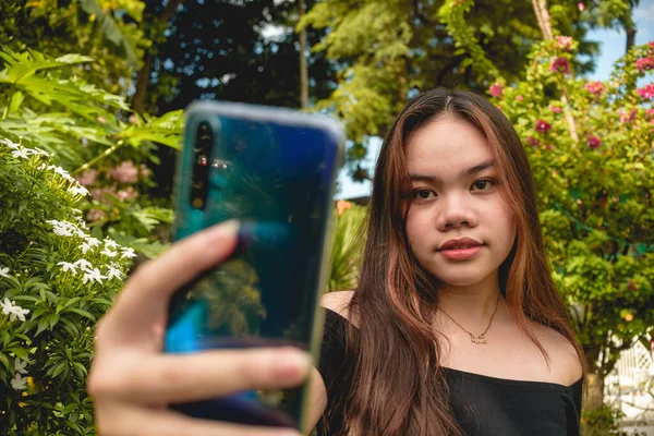 Une Jeune Fille Mode Asie Sud Est Prend Selfie Elle — Photo