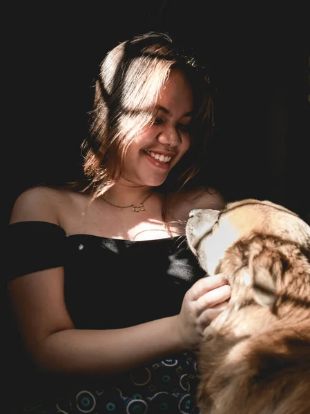 Cute Brown Dog Cheers Depressed Young Asian Woman Bond Girl — Stock Photo, Image