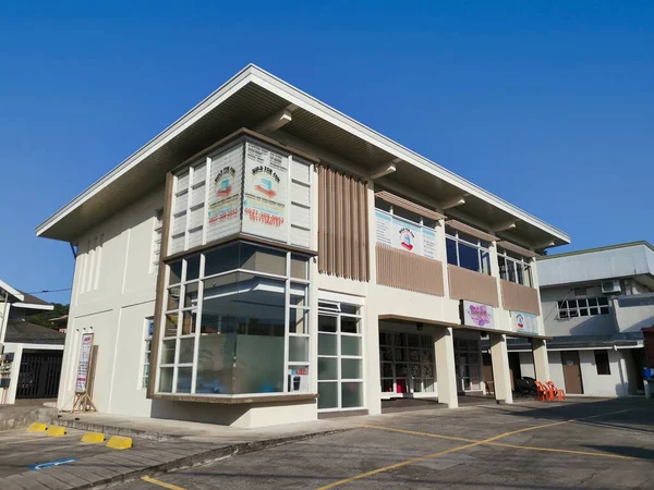 Las Pinas Metro Manila Filipinas Típico Edificio Comercial Plantas Con —  Fotos de Stock