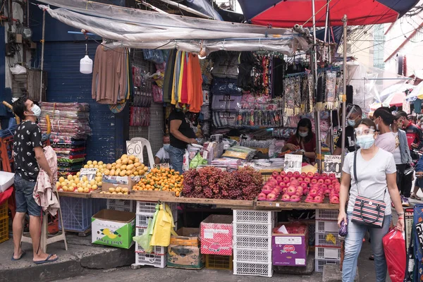 필리핀 마닐라의 Quiapo 마닐라 Nov 2020 과일과 길모퉁이에 휴게소 판매상이나 — 스톡 사진
