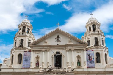 Quiapo, Metro Manila, Filipinler Quiapo Kilisesi. Ayrıca Kara Nasıralı Küçük Bazilika ve Vaftizci Aziz John Kilisesi olarak da bilinir.