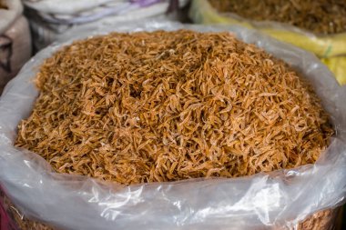 Bir çuval dolusu kurutulmuş karides, Filipinler 'de Hibi ya da Hibe olarak bilinir..