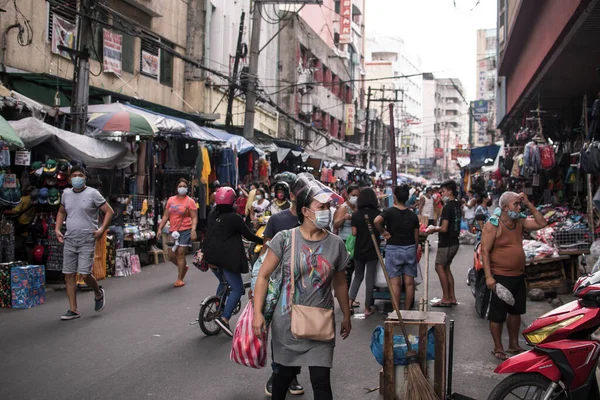 필리핀 마닐라의 Tondo Nov 2020 일라야 Ilaya Street 노점으로 현지인들과 — 스톡 사진