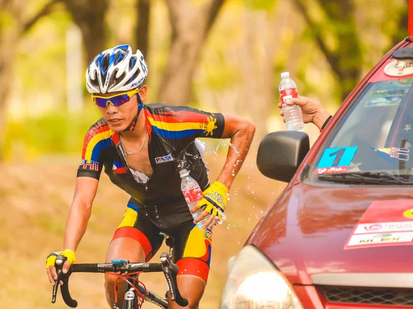 Tarlac City Tarlac Filippine Feb 2017 Ciclista Professionista Spruzza Acqua — Foto Stock