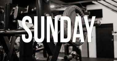 Pazar tabelası, arka planda spor salonu ya da fitness merkezi var. Jimnastik motivasyonu ve haftaya başlamak için abartılı kelimeler.