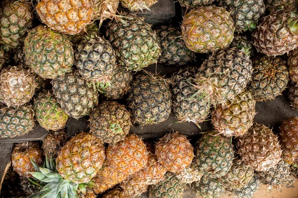 Top View Locally Grown Miniature Pineapples Sale Sidewalk Stand Tagaytay — Stockfoto