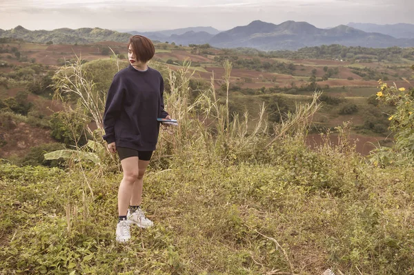 Filipina Hiker Treks Countryside Exercise Leisure Concept — Stock Photo, Image