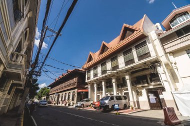 Intramuros, Manila, Filipinler - İspanyol Koloni tarzı binalar General Luna Caddesi hizasında.