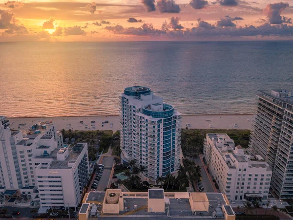 Miami Beach Florida Spektakulær Dawn Scene Langs Mid Beach Bolig - Stock-foto