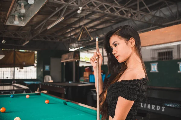 Beautiful Young Asian Billiard Player Open Air Old Pool Hall — Stock Photo, Image