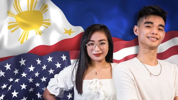 Orgullosos Jóvenes Filipinos Americanos Rango Edad Años Con Banderas Filipinas —  Fotos de Stock
