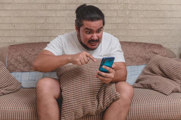 Angry Triggered Man Rants Scolds Someone Videocall Phone While Sitting — Stock Photo, Image