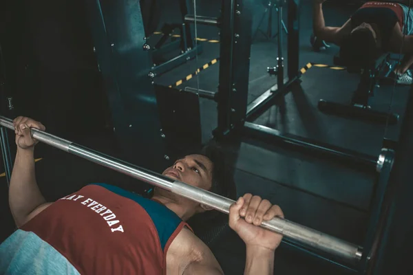 Jovem Com Ano Experiência Treinamento Fazendo Prensas Bancada Uma Máquina — Fotografia de Stock